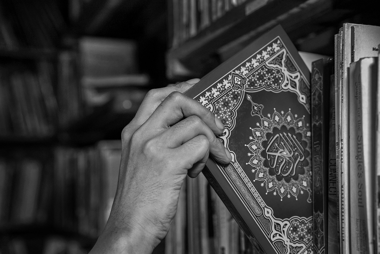 MEMAHAMI AYAT MUHKAM DAN MUTASYABIH DALAM AL-QURAN